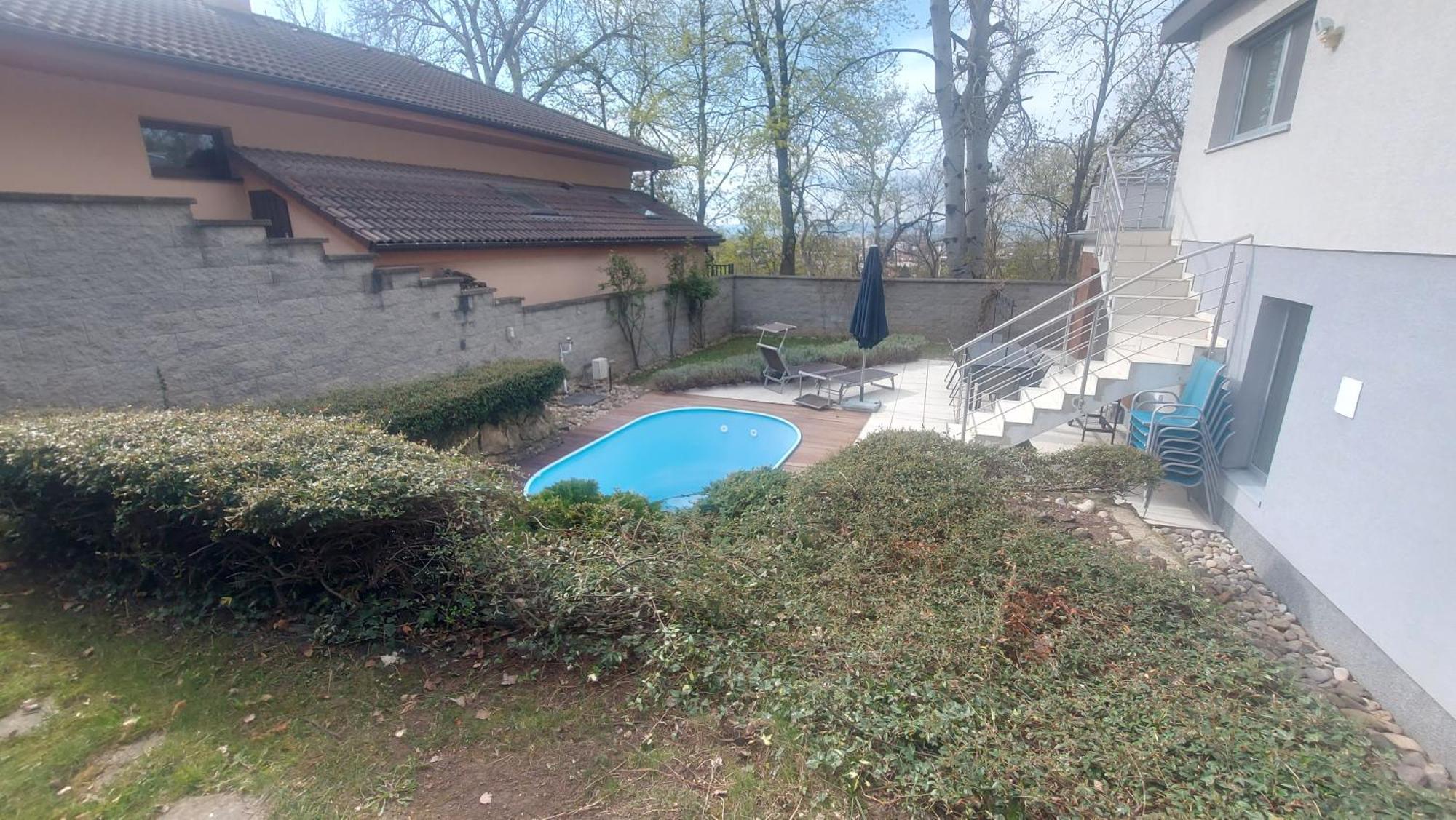 Dom Na Cervenej Vezi Banka Exterior foto