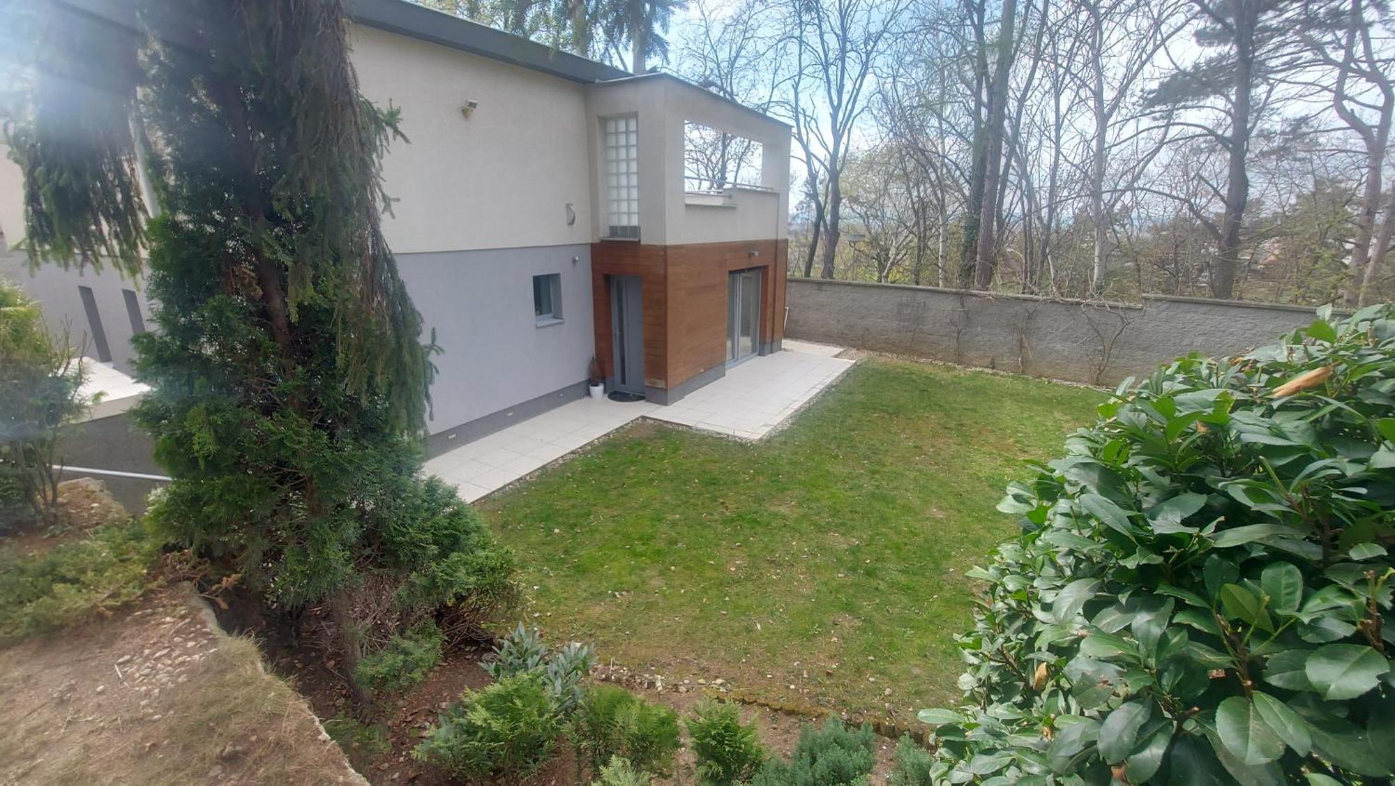 Dom Na Cervenej Vezi Banka Exterior foto